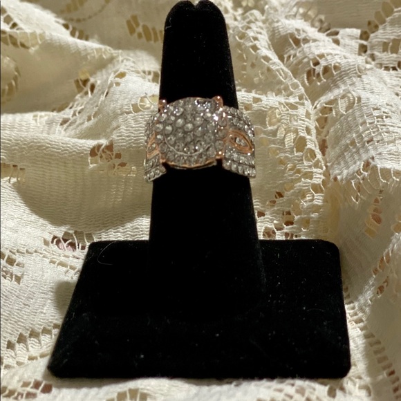 Beautiful large Rose and White Gold Ring - Picture 3 of 8